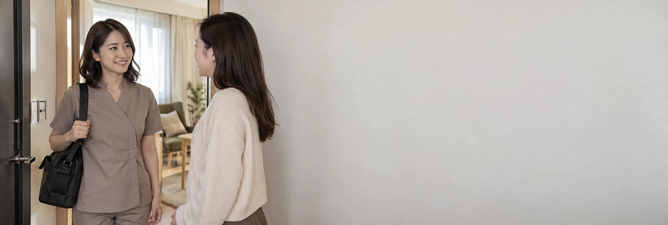 의왕출장마사지 방문 테라피스트와 고객의 인사 장면 - 실제 숙박시설 사진 아님